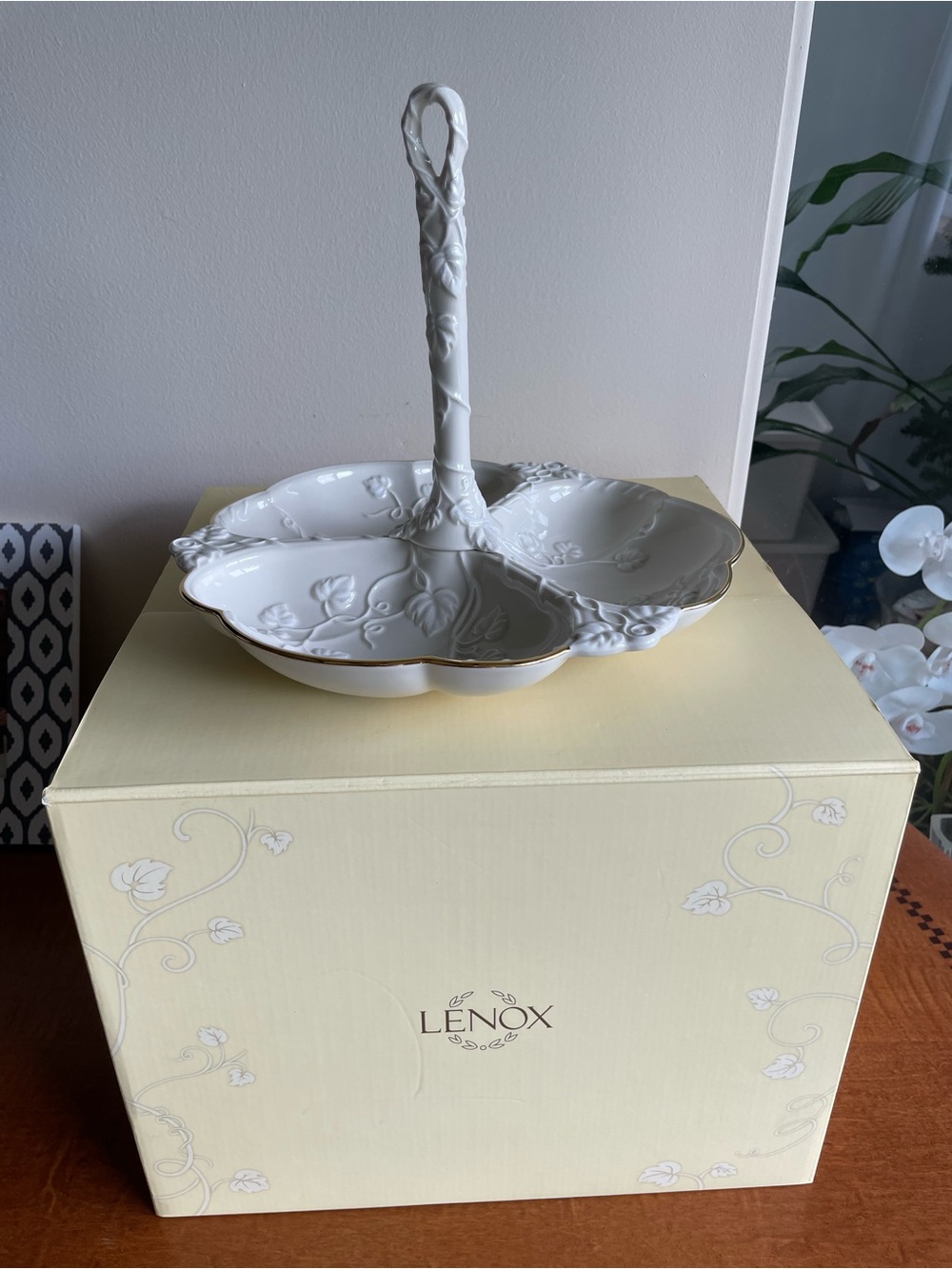 Lenox Ivy Cottage Divided Server with Vine Handle